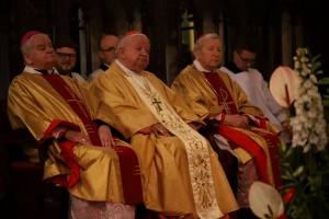 kardynał dziwisz i biskup zając